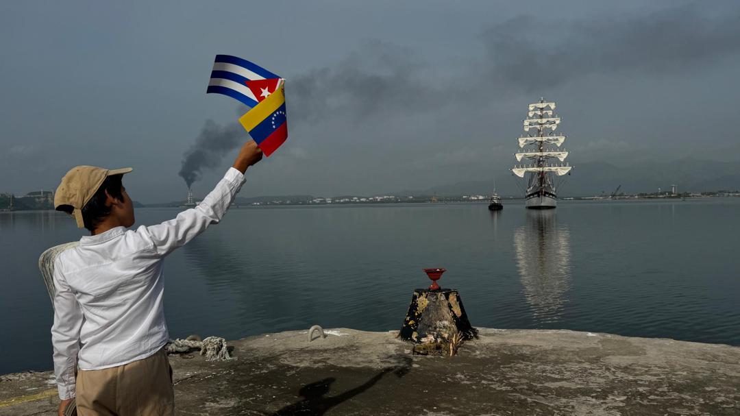Buque Escuela “Simón Bolívar” arriba a Santiago de Cuba para llevar el mensaje de la Diplomacia Bolivariana de Paz