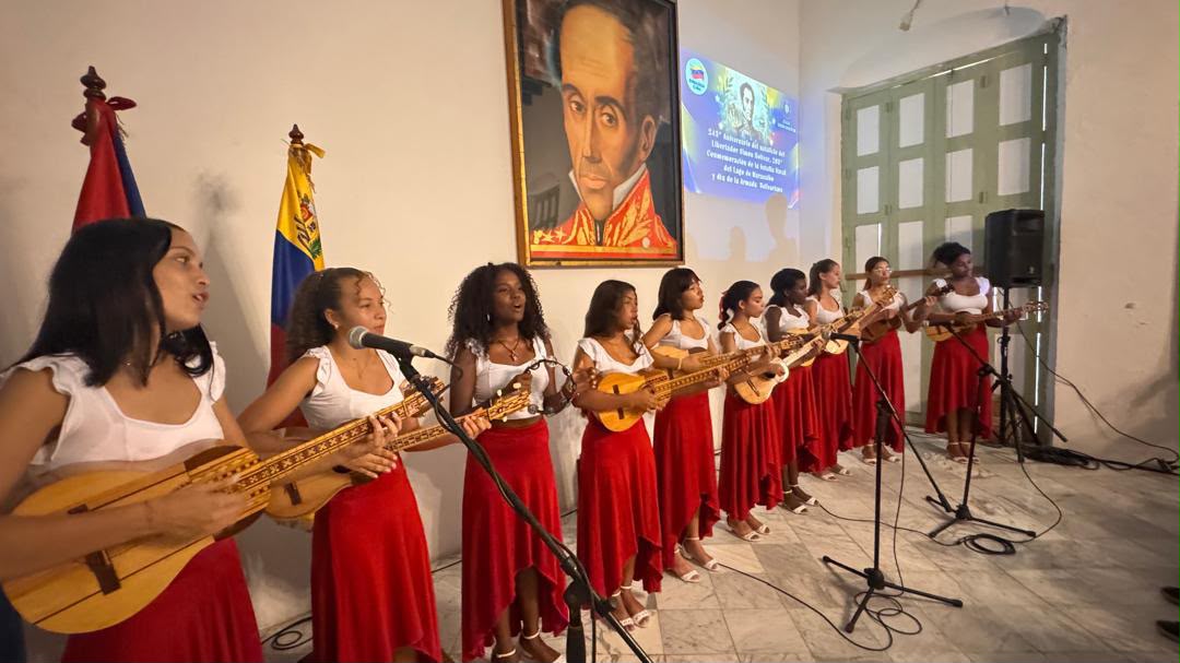 Celebran en La Habana el 243.° aniversario del Natalicio del Libertador Simón Bolívar y Día de la Armada Bolivariana  